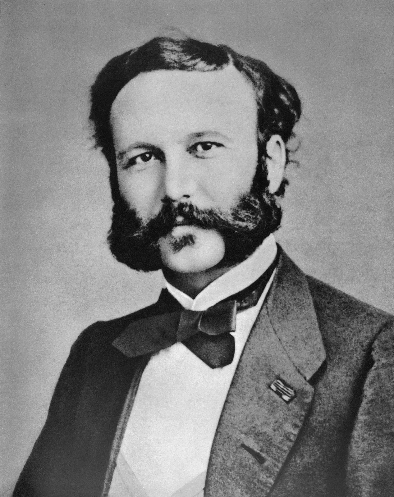 Portrait of Henry Dunant in his thirties, founder of the Red Cross
