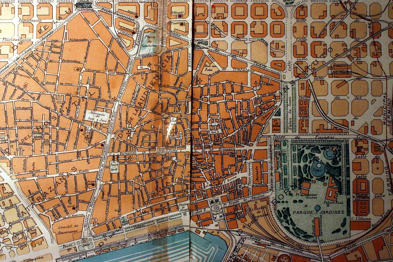 1860 map of Barcelona's Ciutat Vella (old city), the medieval core where the Llotja de Mar stands.